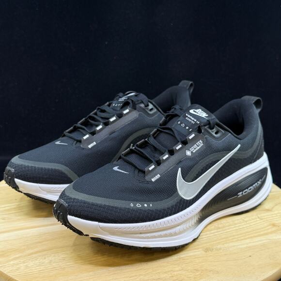 Size 9- Nike Vomero 18 GTX  (GORE-TEX) HQ7001-002 Black/ Metallic Silver